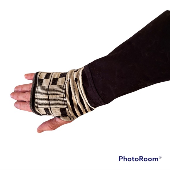 🌟 🌟Two pairs of arm warmers, fun and function combined 🌟🌟 - Picture 3 of 6
